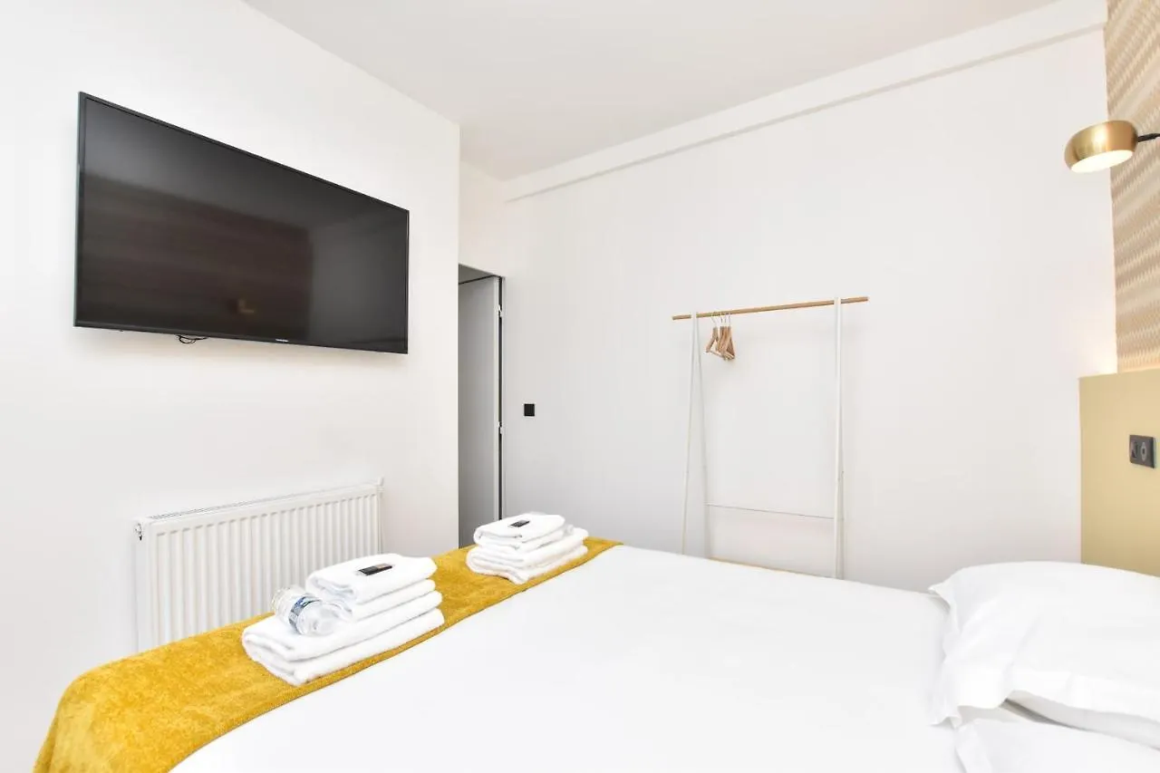 Cosy Bedroom - Tour Eiffel Champs De Mars Paris Lägenhet