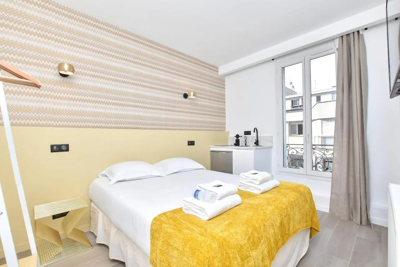 Cosy Bedroom - Tour Eiffel Champs De Mars Paris France
